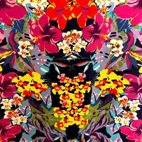 Gorgeous Floral Body Con Dress - Picture 5 of 7